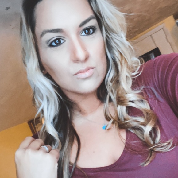 Meet your Posher, Lauren ✨✨ - Picture 1 of 4